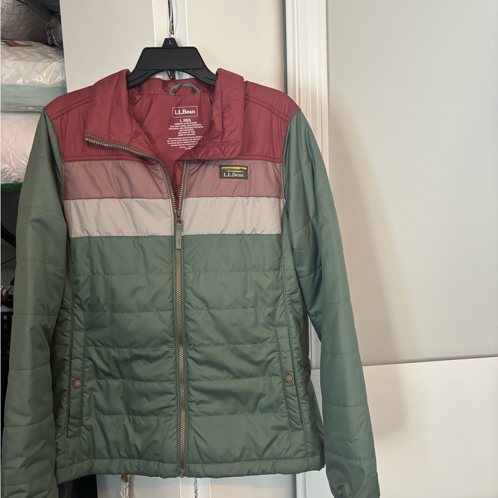 Women's L.L.Bean Mountain Classic Puffer Jacket in color block Large